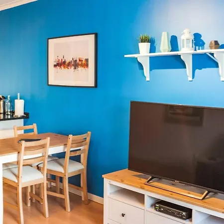 Апартаменты Beautiful 1 Bed Near The Beach Пареде