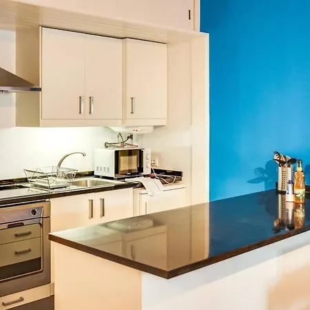 Beautiful 1 Bed Near The Beach Апартаменты *