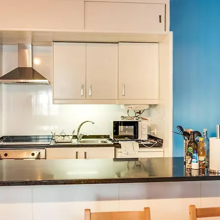 Beautiful 1 Bed Near The Beach Апартаменты Пареде